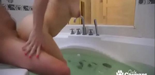  MILF With Saggy Tits Rides Her Man In The Tub